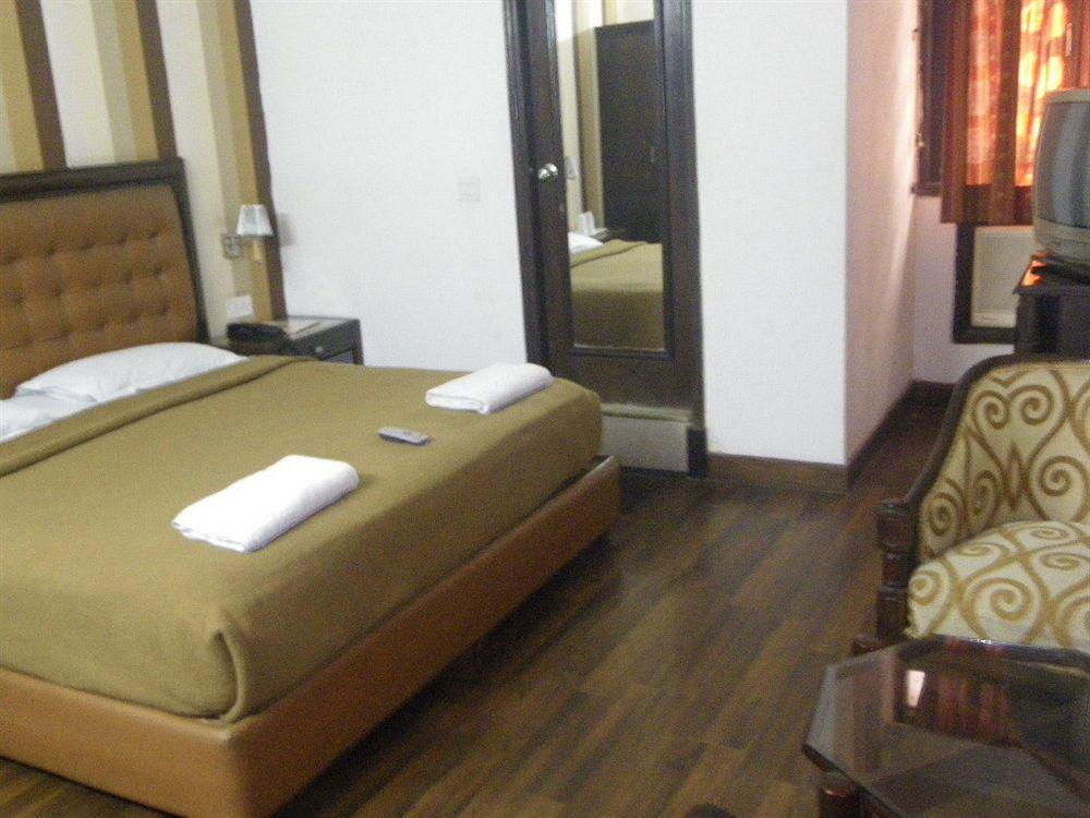 Hotel Metro Continental デリー エクステリア 写真